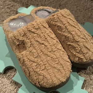 Mens Cozy Bear Slippers 9.5/10 NEW